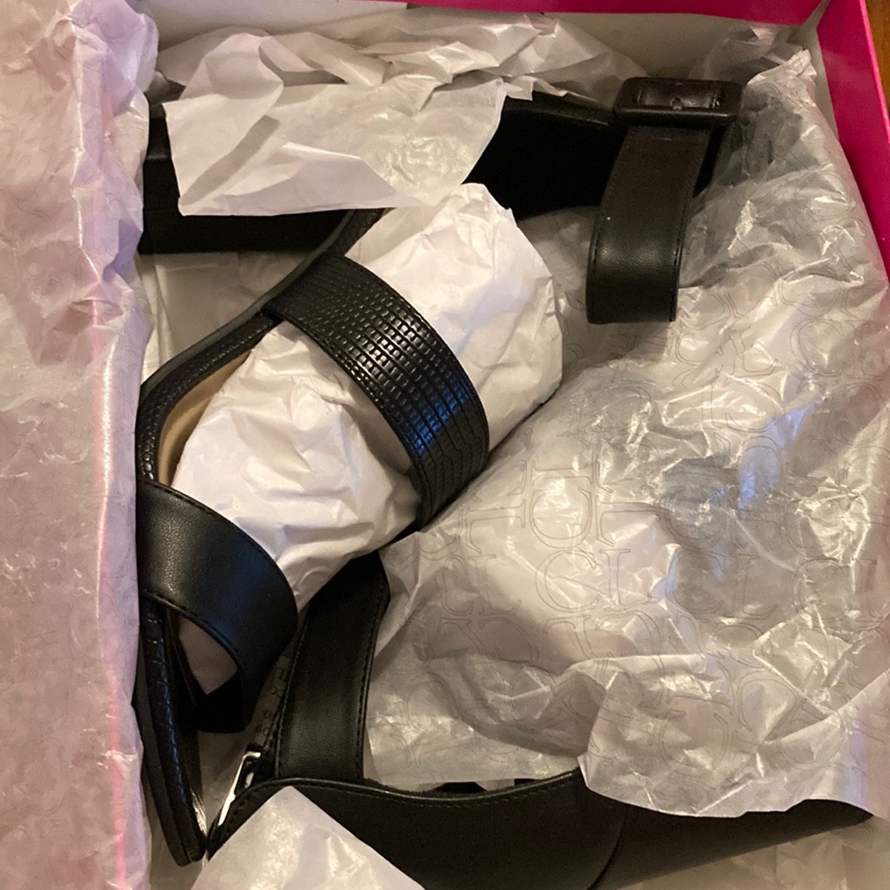 New black Heels size 8
